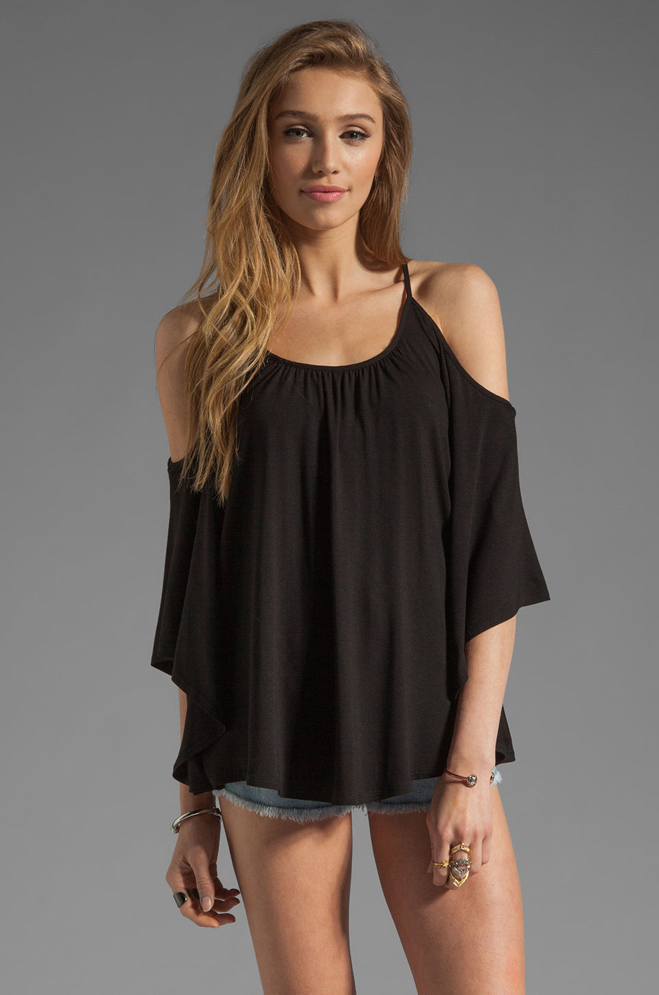 NICK OPEN SHOULDER TOP (BLACK)- JT7352