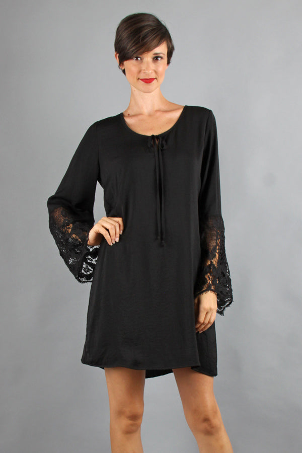 NINA BELL SLEEVE DRESS (BLACK)-VD9275